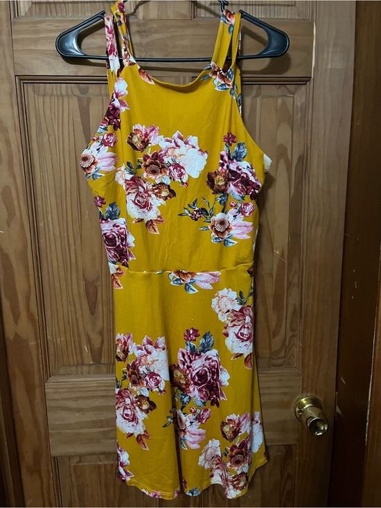 Iz Byer Dresses & Skirts - Iz Byer Mustard Floral Top with Pink Accent